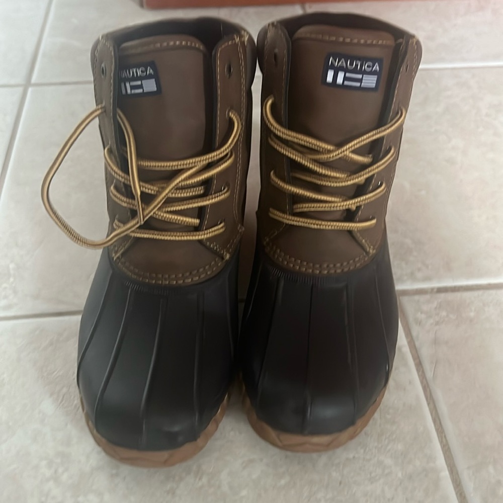 Nautica boys boots Only worn once kids size 5 which is 6.5 in women’s